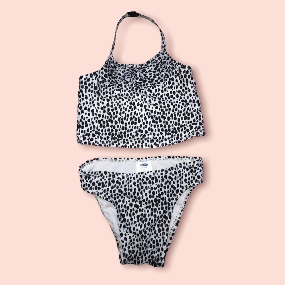 Old Navy 2-Piece Black & White Ruffle Snow Leopard Print Bikini.  Girl Size 5T.